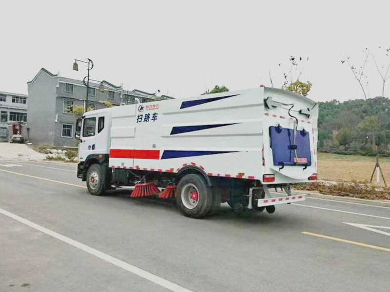 东风D9扫路车7